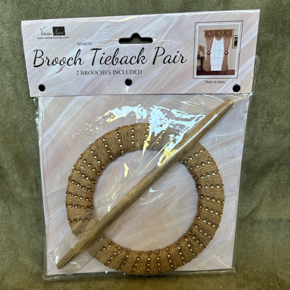 NWT Vatican Homes Set Tan Jute w/ Gold Studs Brooch Tiebacks w/Wand for Curtains